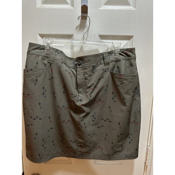 Eddie Bauer Womens Adventurer 2.0 Skort Olive Green with Arrowhead Print Size 16 - Picture 1 of 9